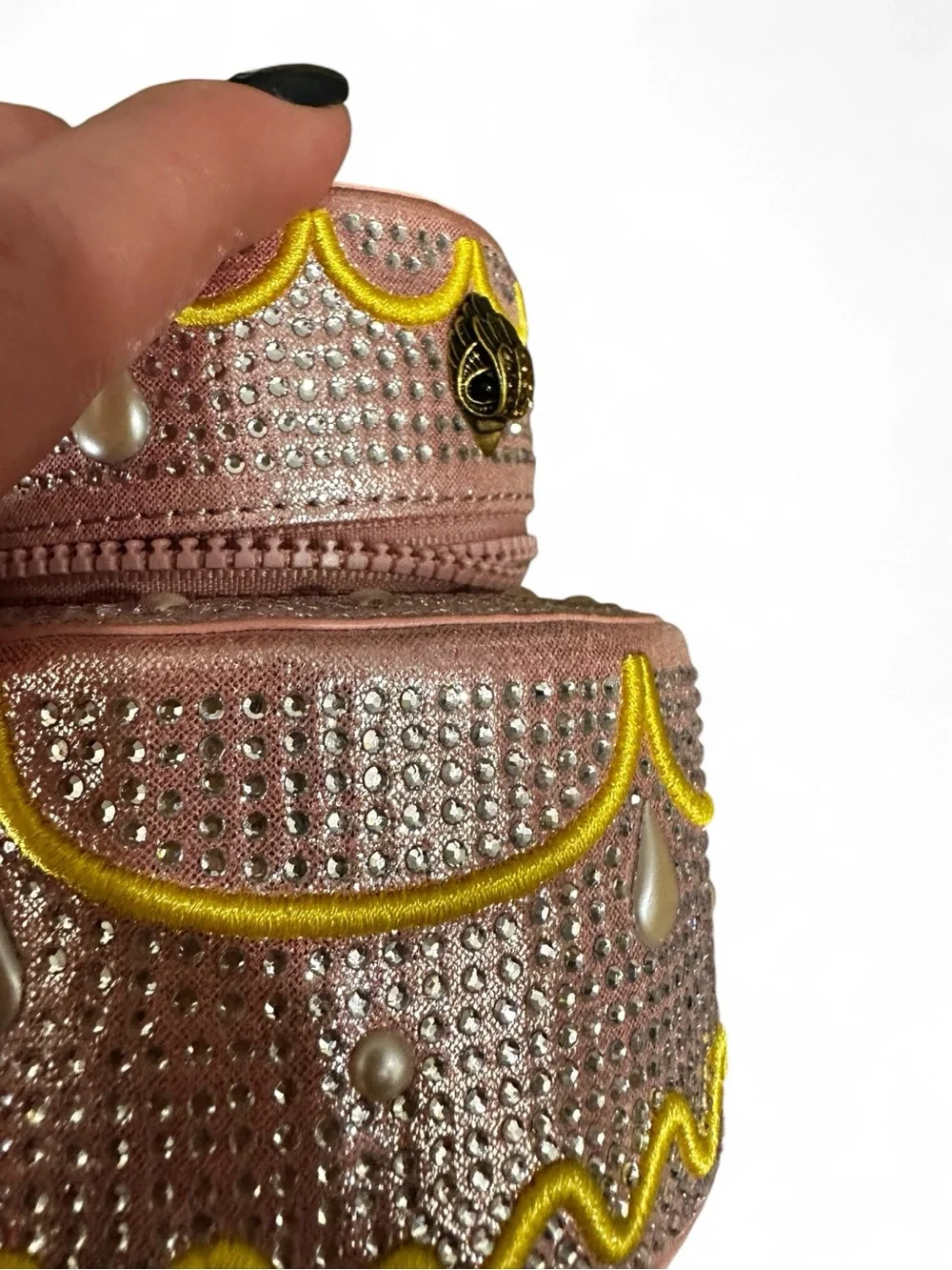 ✨💎VIRAL💎✨ NWT KURT GEIGER Pave Crystal Pink Cake-Shape Micro Bag Charm w/Dusty - Picture 5 of 6